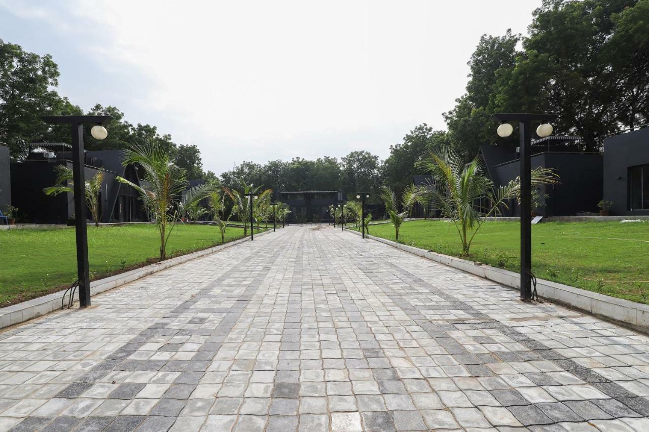 Oyo 48991 Serene Cottages And Resorts Vadodara Exteriör bild