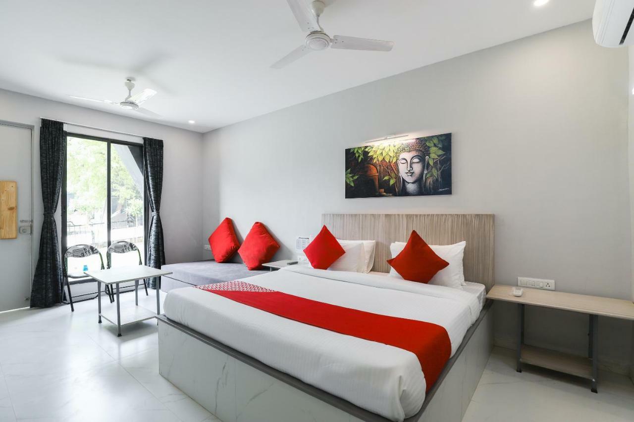 Oyo 48991 Serene Cottages And Resorts Vadodara Exteriör bild